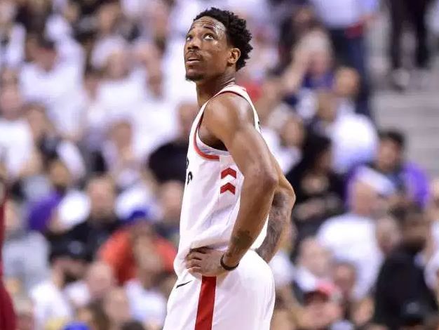 其敏锐的眼 其敏锐的眼